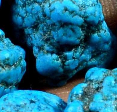 تصویر 2 از سنگ فیروزه کیلویی در اندازه‌ ها و رنگ‌ های مختلف